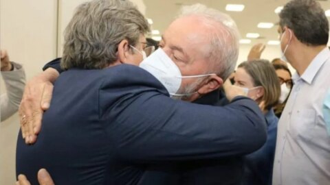João Azevêdo diz que palanque de Lula na PB não precisa de exclusividade e que vai trabalhar para ampliar aliança com PT