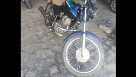 Homem rouba moto, sofre acidente e é imobilizado pelos moradores, no Vale do Piancó