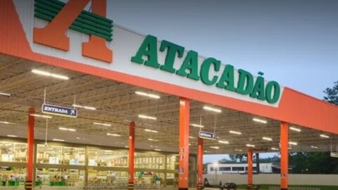 Grupo armado faz funcionários reféns enquanto tenta arrombar cofre e caixa eletrônico de hipermercado, na PB