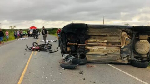 Dois adolescentes morrem em acidente envolvendo carro e moto na Paraíba