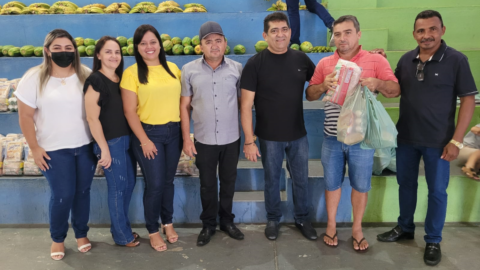 Prefeitura de Catingueira distribui kits de merenda escolar para alunos da Creche