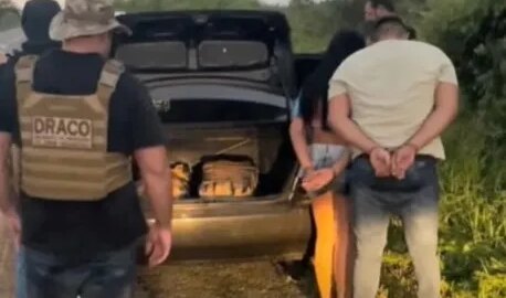 Casal é preso transportando mais de 100 tabletes de maconha em carro, no Sertão da PB