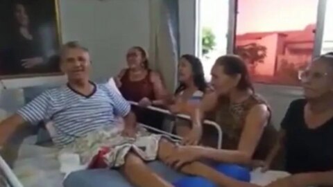 Policial baleado pelo filho aparece em vídeo louvando quase dois meses após a tragédia