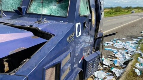 Dois assaltantes morrem após troca de tiros com policiais em assalto a carro forte, no Sertão da PB