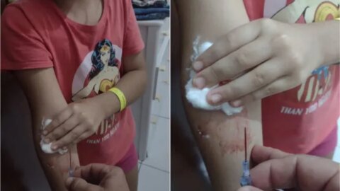 Garota sai do Hospital Infantil de Patos com agulha no braço depois de tomar soro