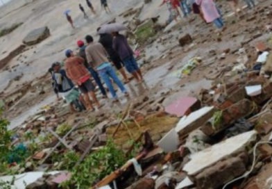 Reservatório estoura, água destrói casas e várias pessoas ficam feridas, na Paraíba