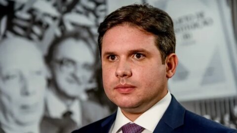 Hugo Motta peita Aguinaldo Ribeiro e manda alerta a João: “O Republicanos não vai aceitar prato feito”