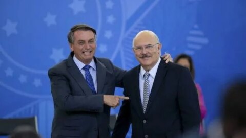 ‘Ele responda pelos atos dele’, diz Bolsonaro sobre ordem de prisão ex-ministro da Educação