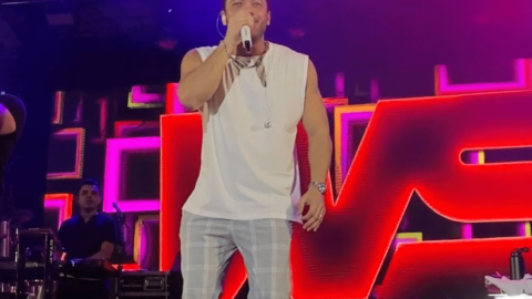 Mesmo com coluna lesionada, Wesley Safadão faz grande show e lota Terreiro do Forró, em Patos
