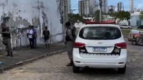 Assaltante morre em troca de tiros com popular após invadir casa de idoso e fazer família refém, na Paraíba