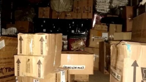 Caminhão-baú com diversas mercadorias avaliadas em R$ 55.600 sem documento fiscal é apreendido em Patos