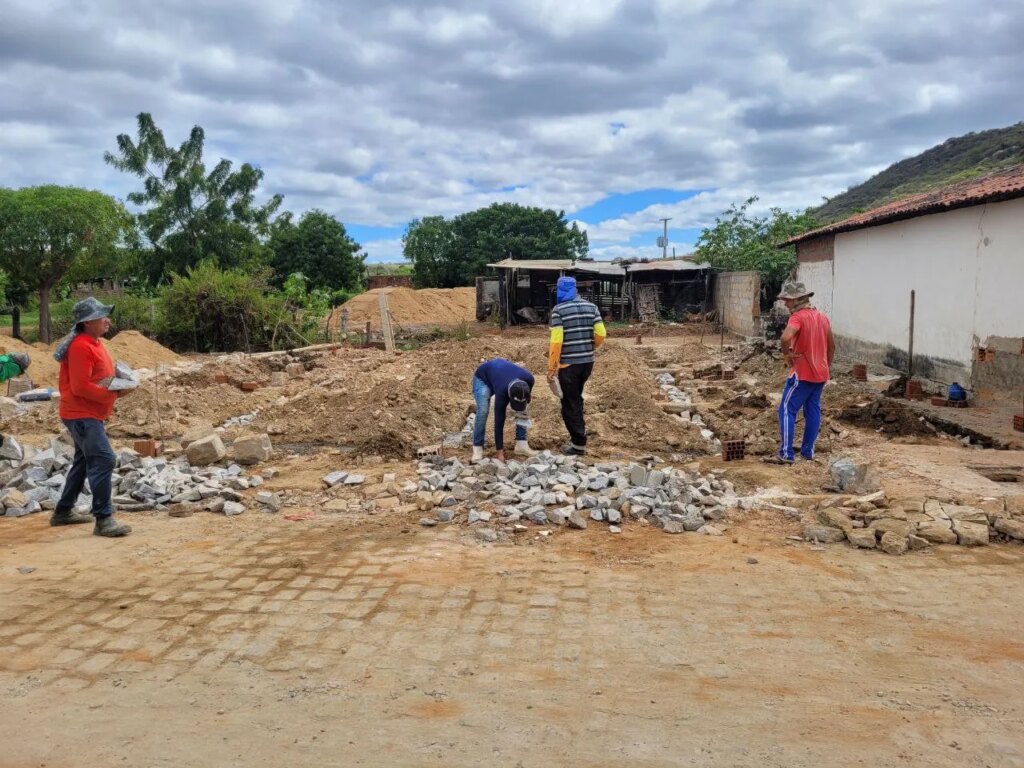 Prefeitura de Catingueira inicia a construção de 8 casas