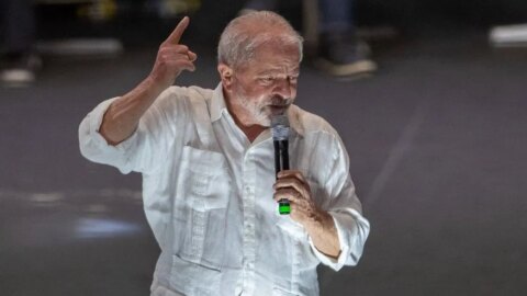 Ministro do TSE ordena que seja excluído das redes vídeo em que Lula chama Bolsonaro de genocida