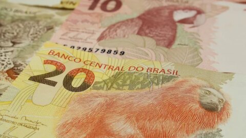 Homem é detido com dinheiro e santinhos dentro de carro após acidente em Santa Luzia