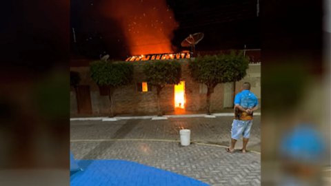 Fogo destrói casa e deixa moradores em pânico no Vale do Piancó
