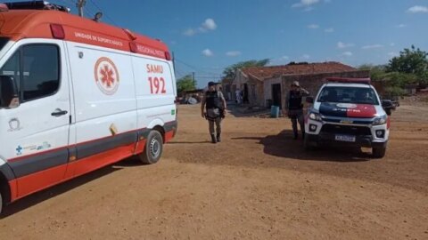 Marido tenta matar esposa a facadas na frente do filho de 2 anos, em Patos