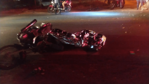 Homem morre e mulher fica ferida após colisão na noite deste domingo (16), em Patos
