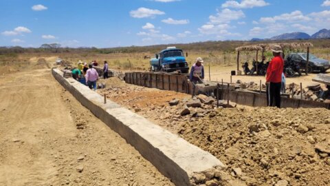 Prefeitura de Catingueira inicia construção de passagem molhada no Sítio Castelo