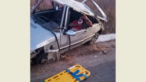 Motorista de Patos perde o controle da direção e capota veículo na Serra do Teixeira