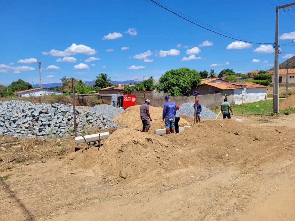 Prefeitura de Catingueira inicia pavimentação de ruas do Loteamento Planalto Bela Vista