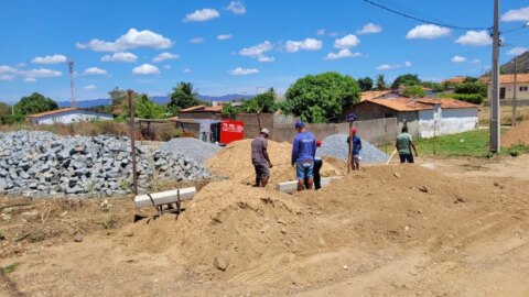 Prefeitura de Catingueira inicia pavimentação de ruas do Loteamento Planalto Bela Vista