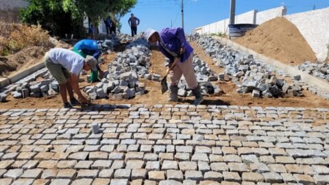 Pavimentação de ruas no Loteamento Planalto Bela Vista, em Catingueira, segue em ritmo acelerado