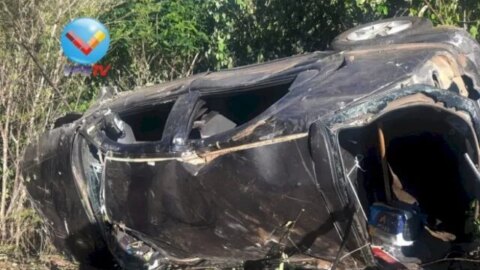 Uma pessoa morre e três ficam feridas em capotamento de carro, no Vale do Piancó