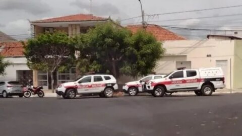 Homens invadem casa e fazem família refém, em Santa Luzia