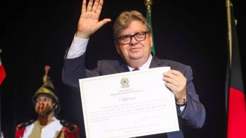 João Azevêdo é diplomado para segundo mandato com discurso de união e harmonia institucional