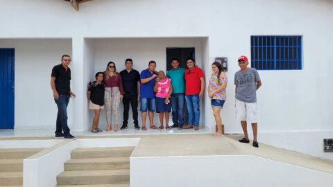 Prefeitura de Catingueira entrega 3 novas casas a moradores que sofriam com inundações