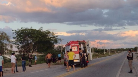 Colisão entre motos deixa duas pessoas feridas, entre elas uma grávida, na BR-361, em Piancó