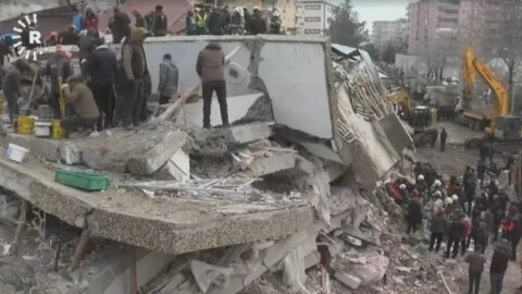 Terremoto deixa mais de 1.600 mortos na Turquia e Síria