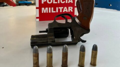 Polícia Militar prende indivíduo por porte ilegal de arma de fogo no centro de Patos