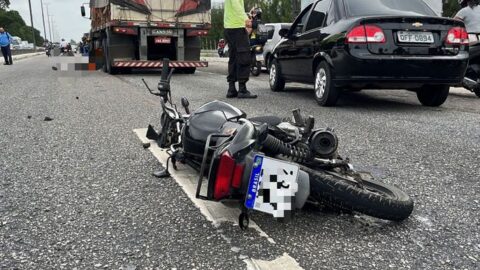 Motociclista morre ao ter cabeça esmagada por carreta na BR-230, na PB