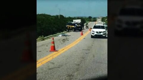 Acidente envolvendo um carro e uma carroça deixa um morto na BR-361, próximo a Catingueira