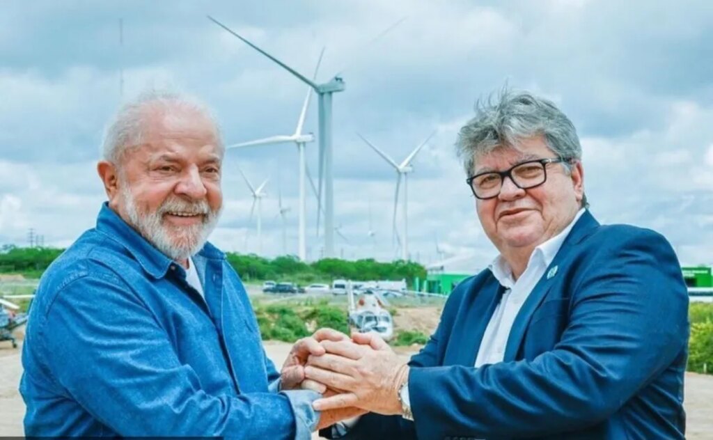 Silêncio de Lula em visita à PB decepciona profissionais de imprensa e pessoas que participavam de evento, em Santa Luzia