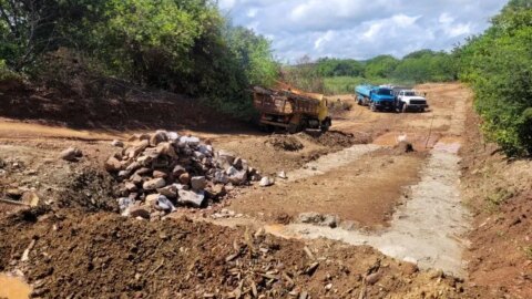 Prefeitura de Catingueira inicia construção de passagem molhada que vai beneficiar moradores do Sítio Condado
