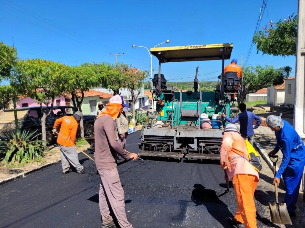 Ruas da cidade de Catingueira começam a ser asfaltadas