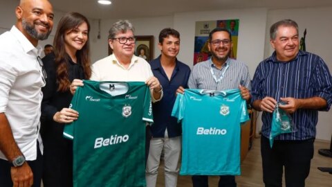 João Azevêdo e presidente da Cagepa assinam contratos de patrocínio com o Nacional de Patos