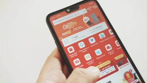 Em Patos, mulher não recebe produto comprado pela internet e ainda sofre crime de falsificação de documento