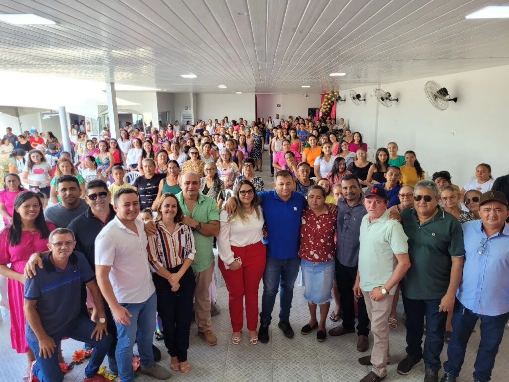 Prefeitura de Catingueira realiza evento em comemoração ao Dia das Mães com homenagens e distribuição de brindes
