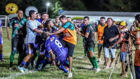 Polícia atira para conter briga de jogadores no Poeirão, em Itaporanga