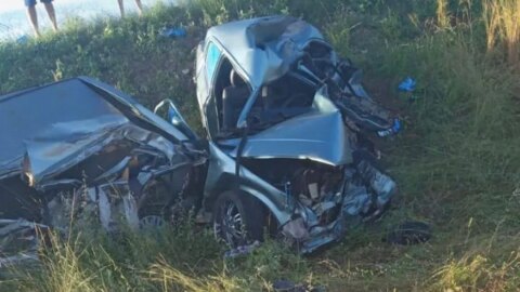 Grave acidente entre três veículos deixa um morto e dois feridos, no Sertão