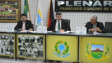 Sessão movimentada na Câmara de Santa Terezinha: Francisco Bezerra assume a presidência da Casa e Salomão Cordeiro pede desculpas aos seus pares; veja vídeo