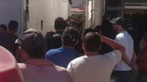 Homem é abordado pela PM, tenta tomar arma de policial e é baleado, em Patos