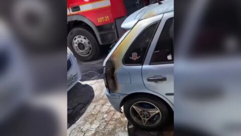 Corpo de Bombeiros é acionado após princípio de incêndio em carro no Centro de Patos