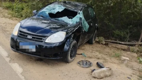Médico sofre acidente de carro ao sair de plantão, no Vale do Piancó
