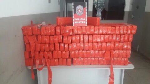 Polícia Militar prende mulher com grande quantidade de drogas em Teixeira