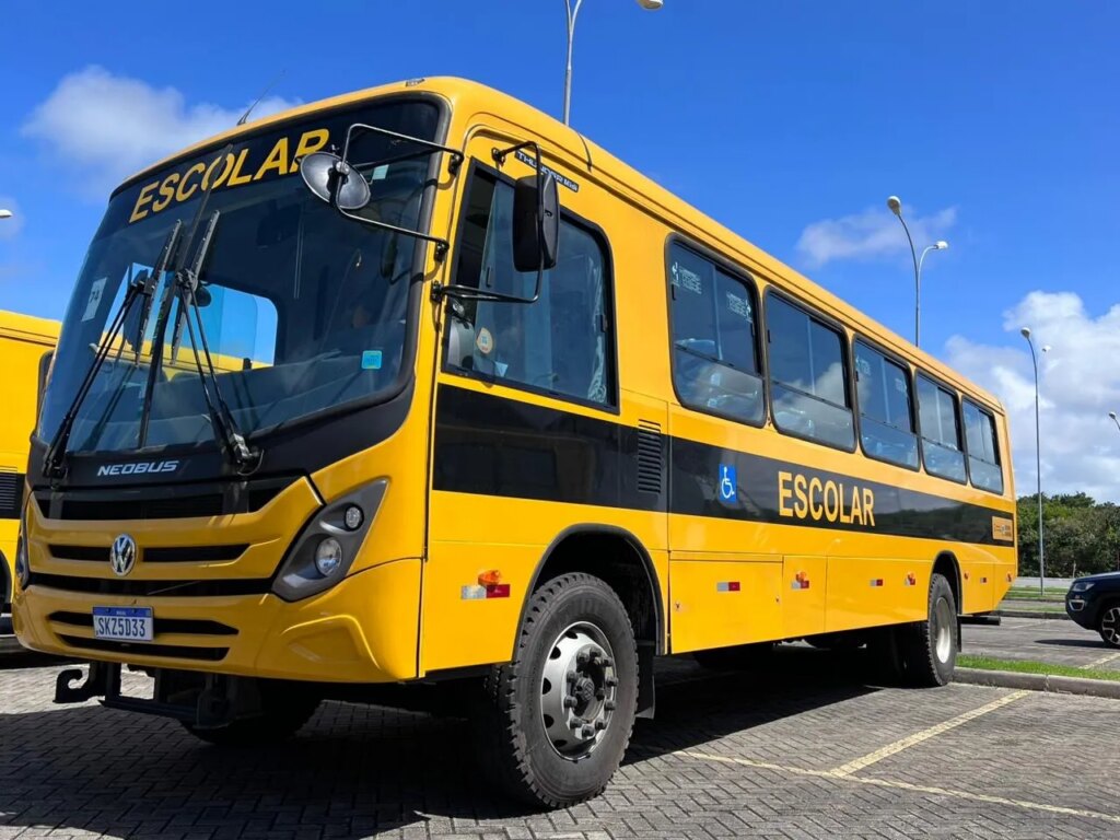 Justiça proíbe município de Pombal de exigir título de eleitor a estudantes para acesso a transporte universitário