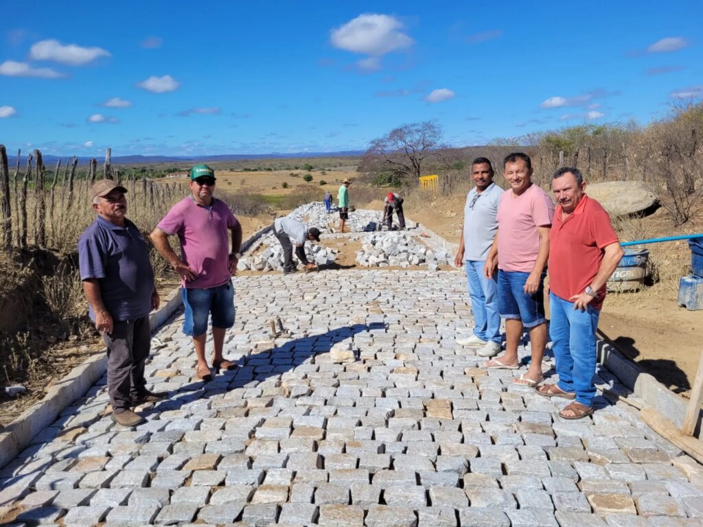 Prefeitura de Catingueira inicia pavimentação e reconstrução de passagem molhada na Zona Rural